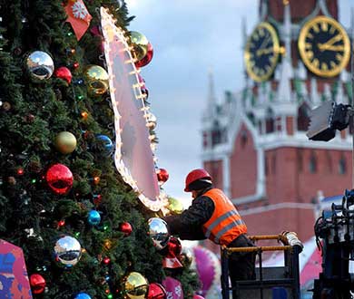 Монтаж больших ёлок в Магнитогорске